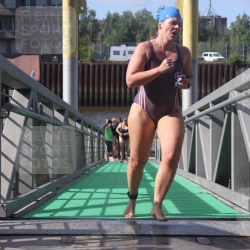 11.08.2024 - GEWOBA Citytriathlon Bremen Lena Gebhardt http://msf.ph/oto/6774448 11.08.2024 10:10:44 Schwimmen 6, 30, 47, 51 meine-sportfotos.de