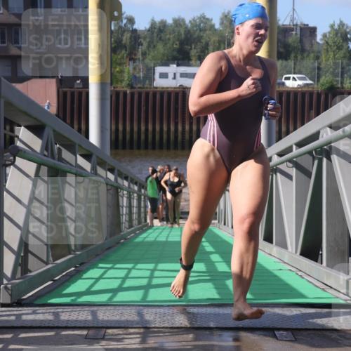 11.08.2024 - GEWOBA Citytriathlon Bremen Lena Gebhardt http://msf.ph/oto/6774453 11.08.2024 10:10:44 Schwimmen 6, 30, 47, 51 meine-sportfotos.de