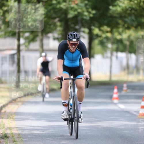 11.08.2024 - GEWOBA Citytriathlon Bremen H.Heesch http://msf.ph/oto/6774456 11.08.2024 11:41:47 Radfahren 758, 786, 859, 905, 965, 1020 meine-sportfotos.de