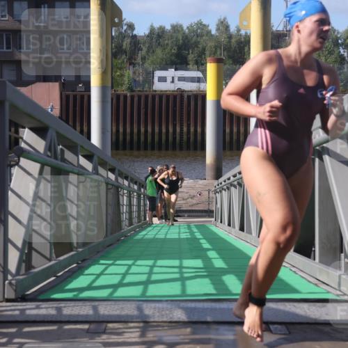 11.08.2024 - GEWOBA Citytriathlon Bremen Lena Gebhardt http://msf.ph/oto/6774457 11.08.2024 10:10:45 Schwimmen 6, 30, 47, 51 meine-sportfotos.de