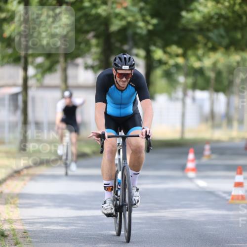 11.08.2024 - GEWOBA Citytriathlon Bremen H.Heesch http://msf.ph/oto/6774460 11.08.2024 11:41:47 Radfahren 758, 786, 859, 905, 965, 1020 meine-sportfotos.de