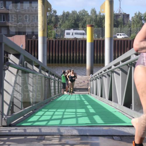 11.08.2024 - GEWOBA Citytriathlon Bremen Lena Gebhardt http://msf.ph/oto/6774461 11.08.2024 10:10:45 Schwimmen 6, 30, 47, 51 meine-sportfotos.de