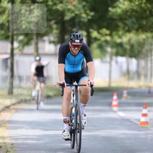 11.08.2024 - GEWOBA Citytriathlon Bremen H.Heesch http://msf.ph/oto/6774464 11.08.2024 11:41:47 Radfahren 758, 786, 859, 905, 965, 1020 meine-sportfotos.de