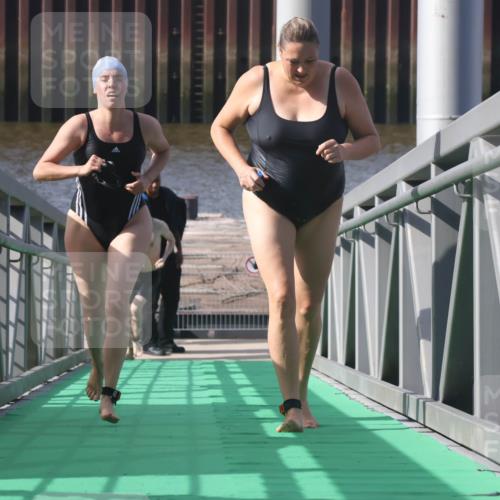 11.08.2024 - GEWOBA Citytriathlon Bremen Lena Gebhardt http://msf.ph/oto/6774465 11.08.2024 10:10:52 Schwimmen 5, 6, 23, 30, 47, 70 meine-sportfotos.de