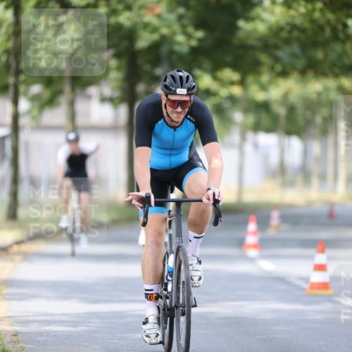 11.08.2024 - GEWOBA Citytriathlon Bremen H.Heesch http://msf.ph/oto/6774471 11.08.2024 11:41:47 Radfahren 758, 786, 859, 905, 965, 1020 meine-sportfotos.de