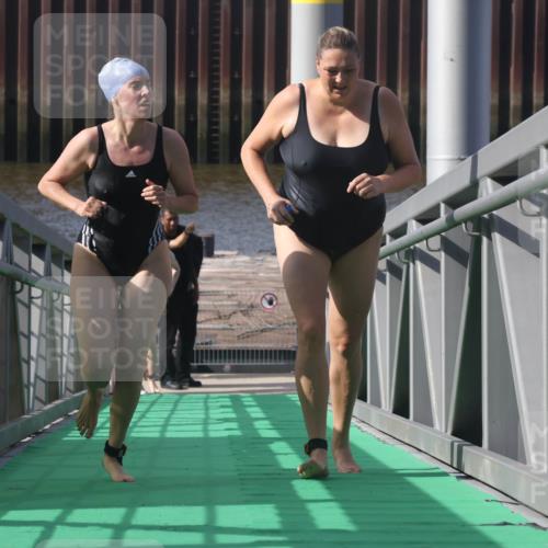 11.08.2024 - GEWOBA Citytriathlon Bremen Lena Gebhardt http://msf.ph/oto/6774472 11.08.2024 10:10:53 Schwimmen 5, 6, 23, 30, 47, 70 meine-sportfotos.de