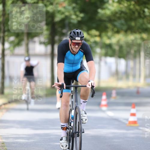 11.08.2024 - GEWOBA Citytriathlon Bremen H.Heesch http://msf.ph/oto/6774474 11.08.2024 11:41:47 Radfahren 758, 786, 859, 905, 965, 1020 meine-sportfotos.de