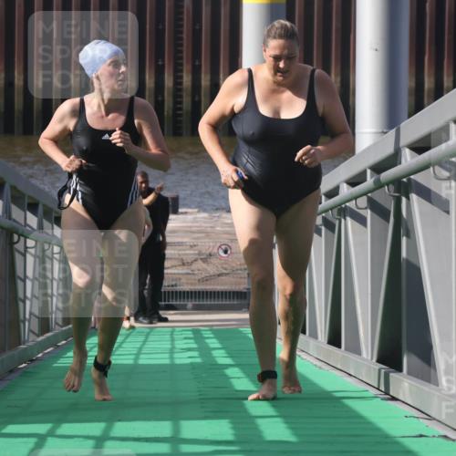 11.08.2024 - GEWOBA Citytriathlon Bremen Lena Gebhardt http://msf.ph/oto/6774476 11.08.2024 10:10:53 Schwimmen 5, 6, 23, 30, 47, 70 meine-sportfotos.de