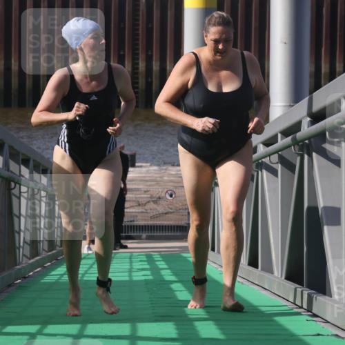 11.08.2024 - GEWOBA Citytriathlon Bremen Lena Gebhardt http://msf.ph/oto/6774480 11.08.2024 10:10:53 Schwimmen 5, 6, 23, 30, 47, 70 meine-sportfotos.de