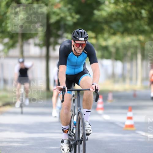 11.08.2024 - GEWOBA Citytriathlon Bremen H.Heesch http://msf.ph/oto/6774483 11.08.2024 11:41:47 Radfahren 758, 786, 859, 905, 965, 1020 meine-sportfotos.de