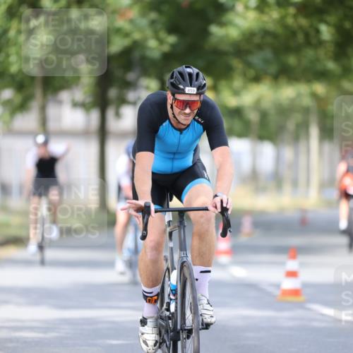 11.08.2024 - GEWOBA Citytriathlon Bremen H.Heesch http://msf.ph/oto/6774488 11.08.2024 11:41:47 Radfahren 758, 786, 859, 905, 965, 1020 meine-sportfotos.de