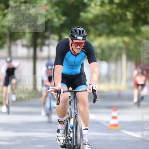 11.08.2024 - GEWOBA Citytriathlon Bremen H.Heesch http://msf.ph/oto/6774495 11.08.2024 11:41:47 Radfahren 758, 786, 859, 905, 965, 1020 meine-sportfotos.de