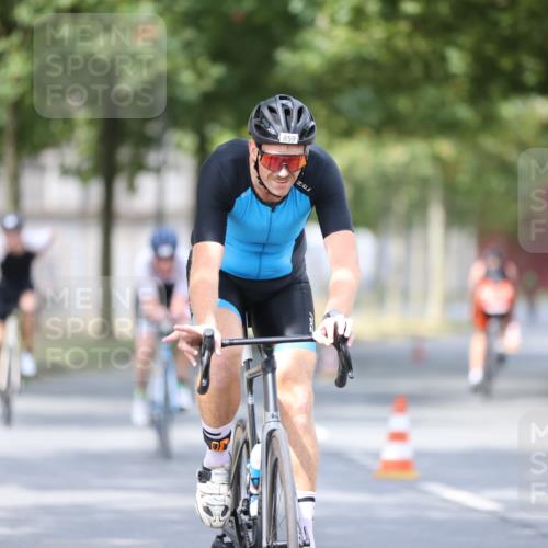 11.08.2024 - GEWOBA Citytriathlon Bremen H.Heesch http://msf.ph/oto/6774500 11.08.2024 11:41:47 Radfahren 758, 786, 859, 905, 965, 1020 meine-sportfotos.de