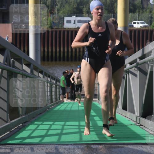 11.08.2024 - GEWOBA Citytriathlon Bremen Lena Gebhardt http://msf.ph/oto/6774501 11.08.2024 10:10:54 Schwimmen 5, 6, 23, 30, 70 meine-sportfotos.de