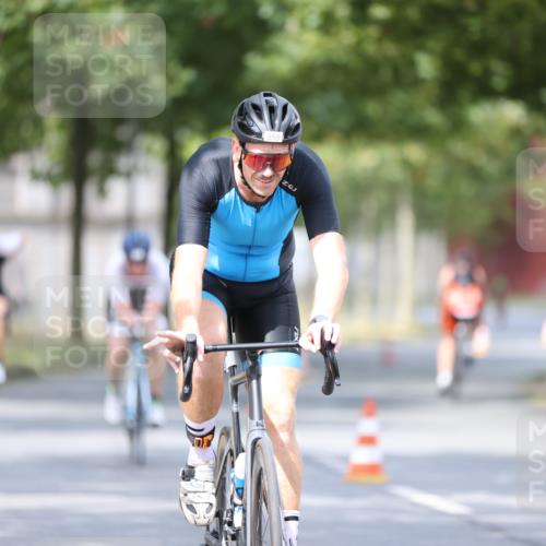 11.08.2024 - GEWOBA Citytriathlon Bremen H.Heesch http://msf.ph/oto/6774504 11.08.2024 11:41:47 Radfahren 758, 786, 859, 905, 965, 1020 meine-sportfotos.de