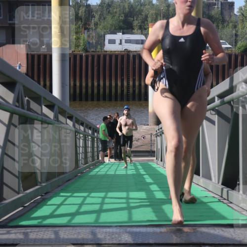 11.08.2024 - GEWOBA Citytriathlon Bremen Lena Gebhardt http://msf.ph/oto/6774508 11.08.2024 10:10:55 Schwimmen 5, 6, 23, 30, 70 meine-sportfotos.de