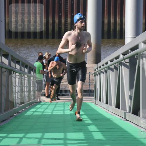 11.08.2024 - GEWOBA Citytriathlon Bremen Lena Gebhardt http://msf.ph/oto/6774520 11.08.2024 10:10:57 Schwimmen 5, 6, 23, 26, 30, 70 meine-sportfotos.de