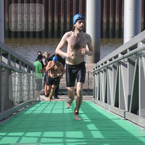 11.08.2024 - GEWOBA Citytriathlon Bremen Lena Gebhardt http://msf.ph/oto/6774524 11.08.2024 10:10:57 Schwimmen 5, 6, 23, 26, 30, 70 meine-sportfotos.de