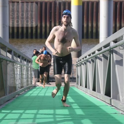 11.08.2024 - GEWOBA Citytriathlon Bremen Lena Gebhardt http://msf.ph/oto/6774528 11.08.2024 10:10:58 Schwimmen 5, 6, 23, 26, 30, 70 meine-sportfotos.de