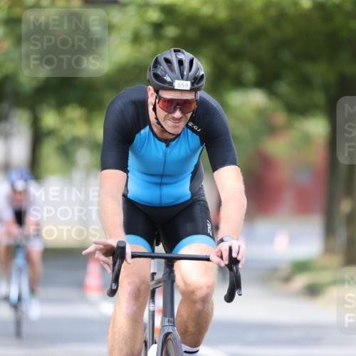 11.08.2024 - GEWOBA Citytriathlon Bremen H.Heesch http://msf.ph/oto/6774533 11.08.2024 11:41:47 Radfahren 758, 786, 859, 905, 965, 1020 meine-sportfotos.de