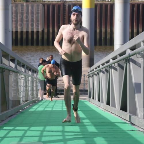 11.08.2024 - GEWOBA Citytriathlon Bremen Lena Gebhardt http://msf.ph/oto/6774535 11.08.2024 10:10:58 Schwimmen 5, 6, 23, 26, 30, 70 meine-sportfotos.de