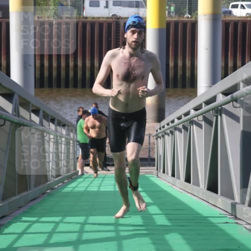 11.08.2024 - GEWOBA Citytriathlon Bremen Lena Gebhardt http://msf.ph/oto/6774539 11.08.2024 10:10:58 Schwimmen 5, 6, 23, 26, 30, 70 meine-sportfotos.de