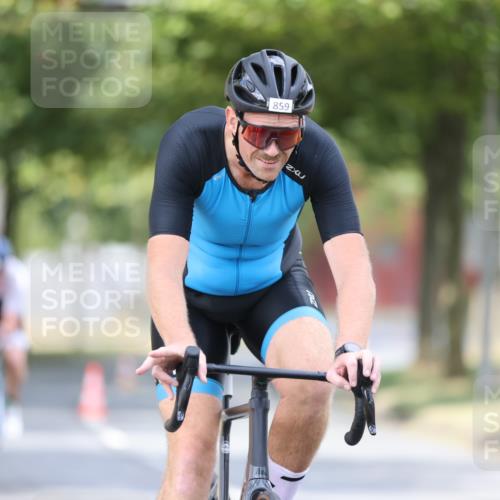 11.08.2024 - GEWOBA Citytriathlon Bremen H.Heesch http://msf.ph/oto/6774542 11.08.2024 11:41:48 Radfahren 758, 786, 859, 905, 965, 1020 meine-sportfotos.de