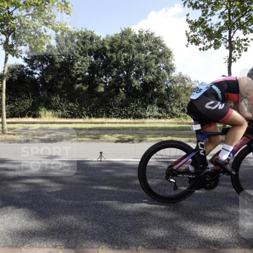 11.08.2024 - GEWOBA Citytriathlon Bremen H.Heesch http://msf.ph/oto/6774546 11.08.2024 10:17:35 Radfahren 105 meine-sportfotos.de