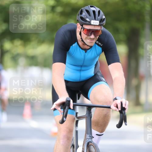 11.08.2024 - GEWOBA Citytriathlon Bremen H.Heesch http://msf.ph/oto/6774547 11.08.2024 11:41:48 Radfahren 758, 786, 859, 905, 965, 1020 meine-sportfotos.de