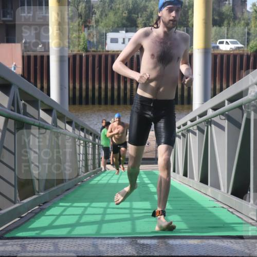 11.08.2024 - GEWOBA Citytriathlon Bremen Lena Gebhardt http://msf.ph/oto/6774548 11.08.2024 10:10:59 Schwimmen 5, 6, 21, 23, 26, 30, 70 meine-sportfotos.de