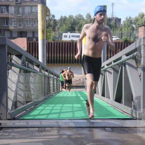 11.08.2024 - GEWOBA Citytriathlon Bremen Lena Gebhardt http://msf.ph/oto/6774550 11.08.2024 10:10:59 Schwimmen 5, 6, 21, 23, 26, 30, 70 meine-sportfotos.de