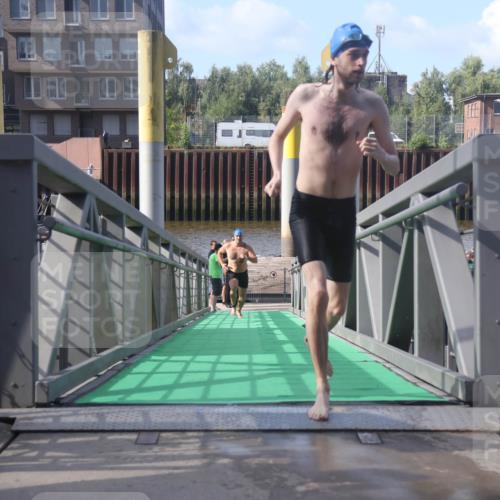 11.08.2024 - GEWOBA Citytriathlon Bremen Lena Gebhardt http://msf.ph/oto/6774554 11.08.2024 10:10:59 Schwimmen 5, 6, 21, 23, 26, 30, 70 meine-sportfotos.de