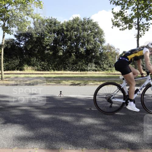 11.08.2024 - GEWOBA Citytriathlon Bremen H.Heesch http://msf.ph/oto/6774556 11.08.2024 10:18:44 Radfahren 1, 8, 85 meine-sportfotos.de