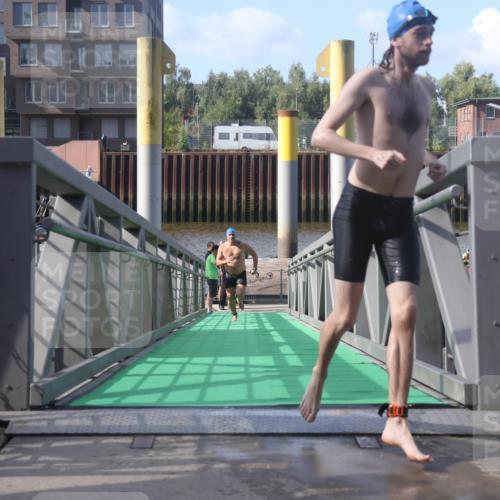 11.08.2024 - GEWOBA Citytriathlon Bremen Lena Gebhardt http://msf.ph/oto/6774558 11.08.2024 10:11:00 Schwimmen 5, 6, 21, 23, 26, 70 meine-sportfotos.de