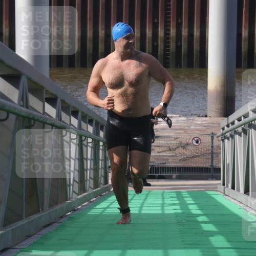11.08.2024 - GEWOBA Citytriathlon Bremen Lena Gebhardt http://msf.ph/oto/6774561 11.08.2024 10:11:02 Schwimmen 5, 6, 21, 23, 26, 70 meine-sportfotos.de