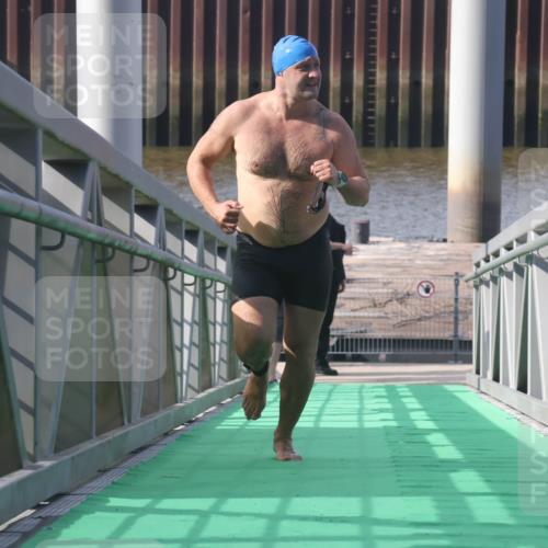 11.08.2024 - GEWOBA Citytriathlon Bremen Lena Gebhardt http://msf.ph/oto/6774565 11.08.2024 10:11:02 Schwimmen 5, 6, 21, 23, 26, 70 meine-sportfotos.de