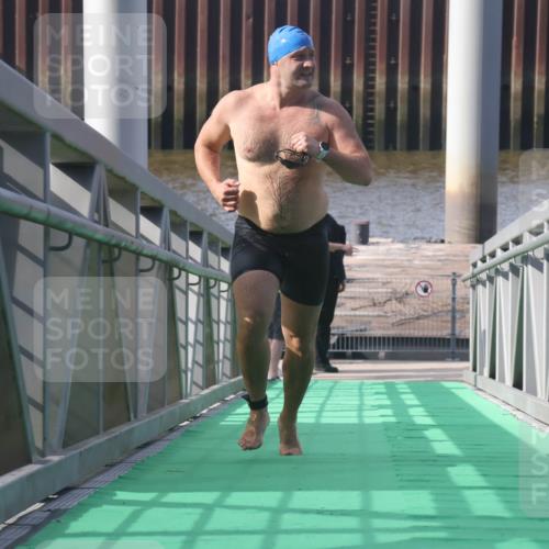 11.08.2024 - GEWOBA Citytriathlon Bremen Lena Gebhardt http://msf.ph/oto/6774569 11.08.2024 10:11:02 Schwimmen 5, 6, 21, 23, 26, 70 meine-sportfotos.de