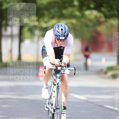 11.08.2024 - GEWOBA Citytriathlon Bremen H.Heesch http://msf.ph/oto/6774579 11.08.2024 11:41:49 Radfahren 758, 786, 859, 905, 965, 1020 meine-sportfotos.de