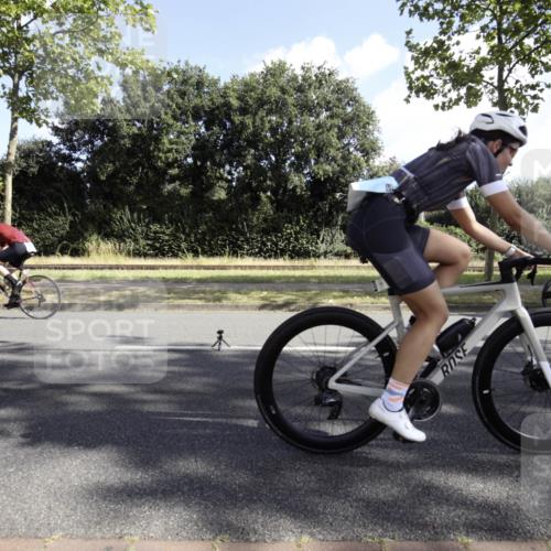11.08.2024 - GEWOBA Citytriathlon Bremen H.Heesch http://msf.ph/oto/6774590 11.08.2024 10:20:09 Radfahren 43, 62, 95 meine-sportfotos.de