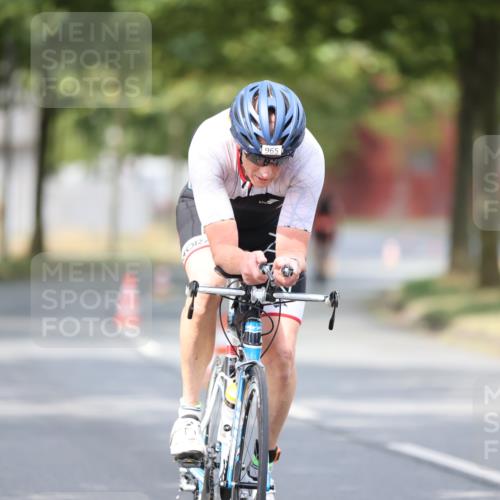 11.08.2024 - GEWOBA Citytriathlon Bremen H.Heesch http://msf.ph/oto/6774592 11.08.2024 11:41:49 Radfahren 758, 786, 859, 905, 965, 1020 meine-sportfotos.de