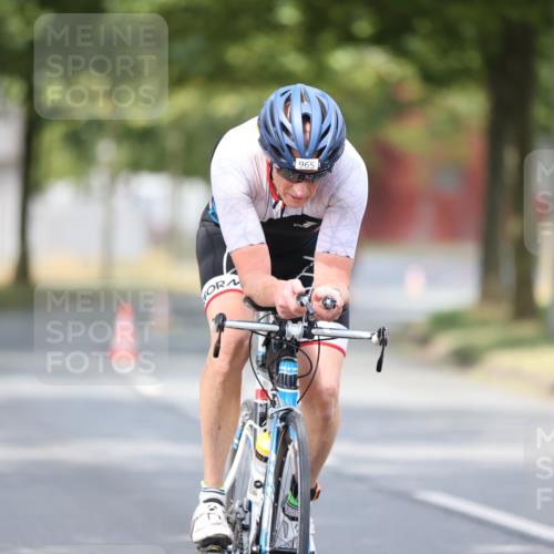 11.08.2024 - GEWOBA Citytriathlon Bremen H.Heesch http://msf.ph/oto/6774595 11.08.2024 11:41:49 Radfahren 758, 786, 859, 905, 965, 1020 meine-sportfotos.de