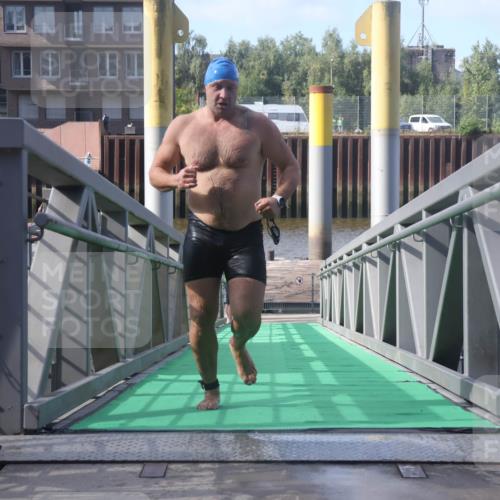 11.08.2024 - GEWOBA Citytriathlon Bremen Lena Gebhardt http://msf.ph/oto/6774597 11.08.2024 10:11:04 Schwimmen 5, 21, 23, 26, 70 meine-sportfotos.de