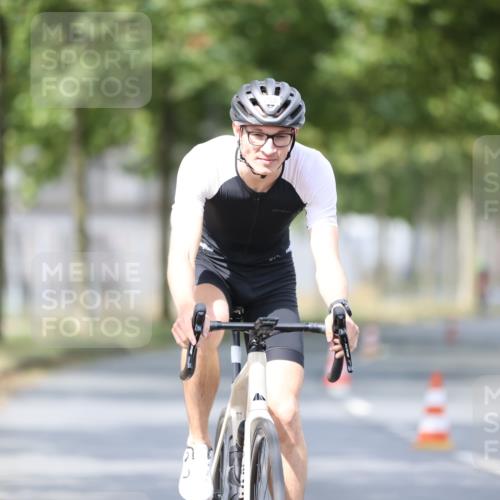 11.08.2024 - GEWOBA Citytriathlon Bremen H.Heesch http://msf.ph/oto/6774603 11.08.2024 11:41:50 Radfahren 758, 786, 859, 905, 965, 1020 meine-sportfotos.de