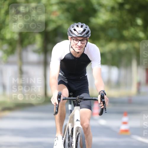 11.08.2024 - GEWOBA Citytriathlon Bremen H.Heesch http://msf.ph/oto/6774607 11.08.2024 11:41:50 Radfahren 758, 786, 859, 905, 965, 1020 meine-sportfotos.de
