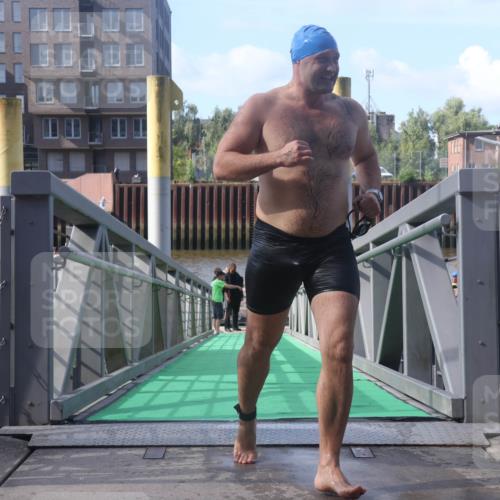 11.08.2024 - GEWOBA Citytriathlon Bremen Lena Gebhardt http://msf.ph/oto/6774612 11.08.2024 10:11:05 Schwimmen 5, 21, 23, 26, 37, 70 meine-sportfotos.de