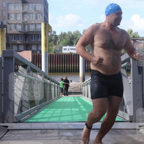 11.08.2024 - GEWOBA Citytriathlon Bremen Lena Gebhardt http://msf.ph/oto/6774613 11.08.2024 10:11:05 Schwimmen 5, 21, 23, 26, 37, 70 meine-sportfotos.de