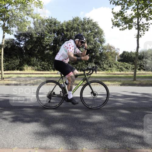 11.08.2024 - GEWOBA Citytriathlon Bremen H.Heesch http://msf.ph/oto/6774626 11.08.2024 10:21:33 Radfahren 27, 42, 69, 77, 78, 99, 110 meine-sportfotos.de