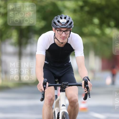 11.08.2024 - GEWOBA Citytriathlon Bremen H.Heesch http://msf.ph/oto/6774627 11.08.2024 11:41:50 Radfahren 758, 786, 859, 905, 965, 1020 meine-sportfotos.de