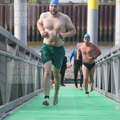 11.08.2024 - GEWOBA Citytriathlon Bremen Lena Gebhardt http://msf.ph/oto/6774628 11.08.2024 10:11:13 Schwimmen 5, 17, 21, 23, 26, 37, 44, 70, 77 meine-sportfotos.de