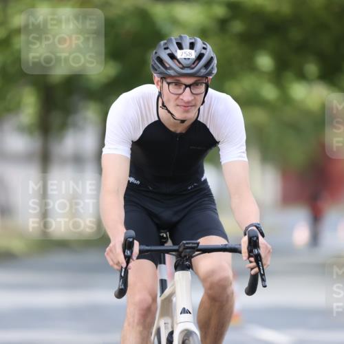 11.08.2024 - GEWOBA Citytriathlon Bremen H.Heesch http://msf.ph/oto/6774631 11.08.2024 11:41:50 Radfahren 758, 786, 859, 905, 965, 1020 meine-sportfotos.de